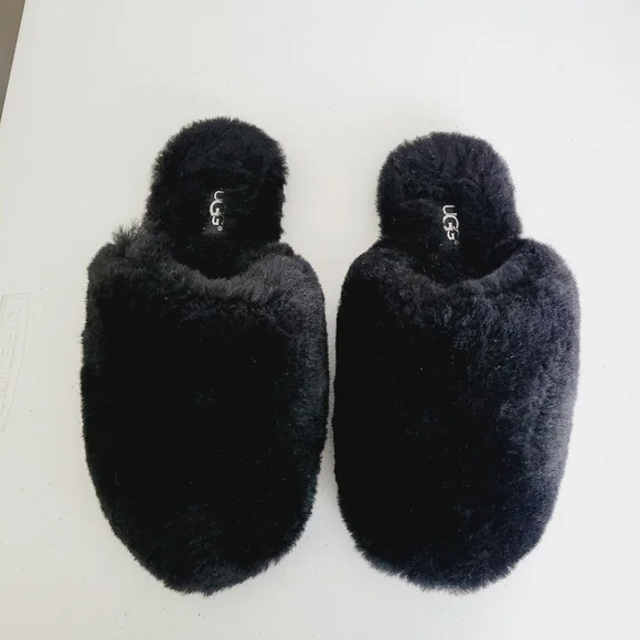 UGG Slippers - Picture 2 of 6